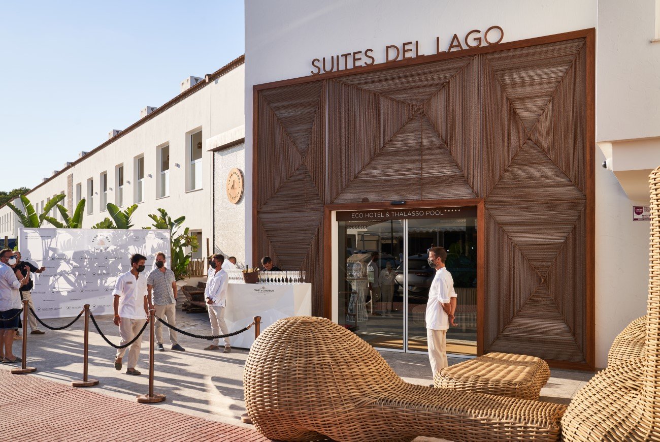 Suites del Lago — mobiliario personalizado