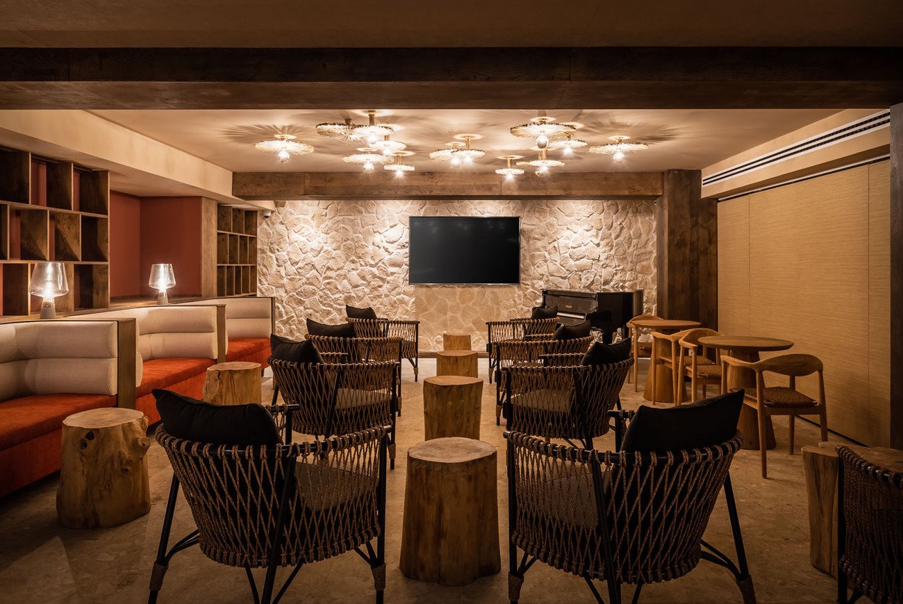 Suites del Lago — wine bar