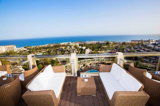 Gloria Palace San Agustín — lounge con vistas a la costa