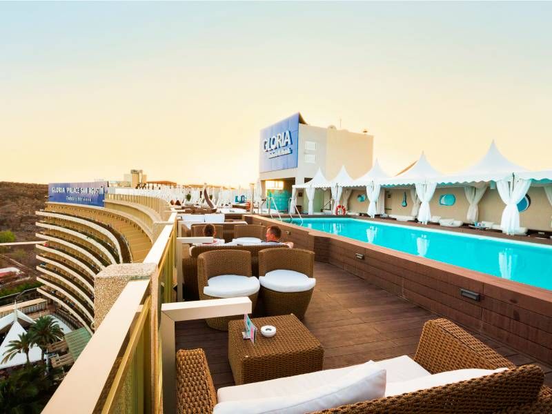 Gloria Palace San Agustín — terraza chill-out al atardecer