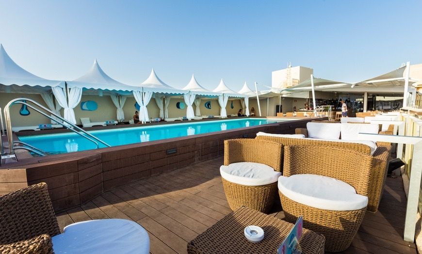 Gloria Palace San Agustín — terraza chill-out