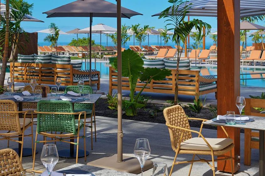 Gran Hotel Taoro — sofás y butacas junto a la piscina
