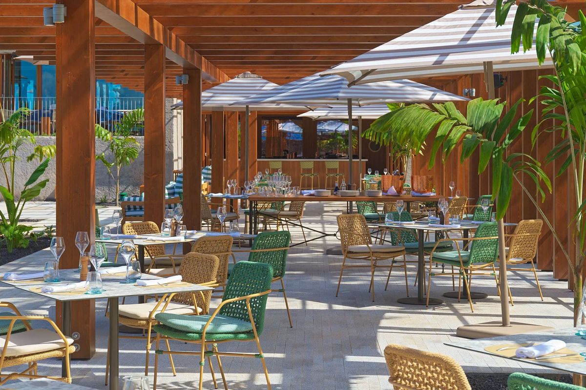 Gran Hotel Taoro — zona de mesas junto al bar