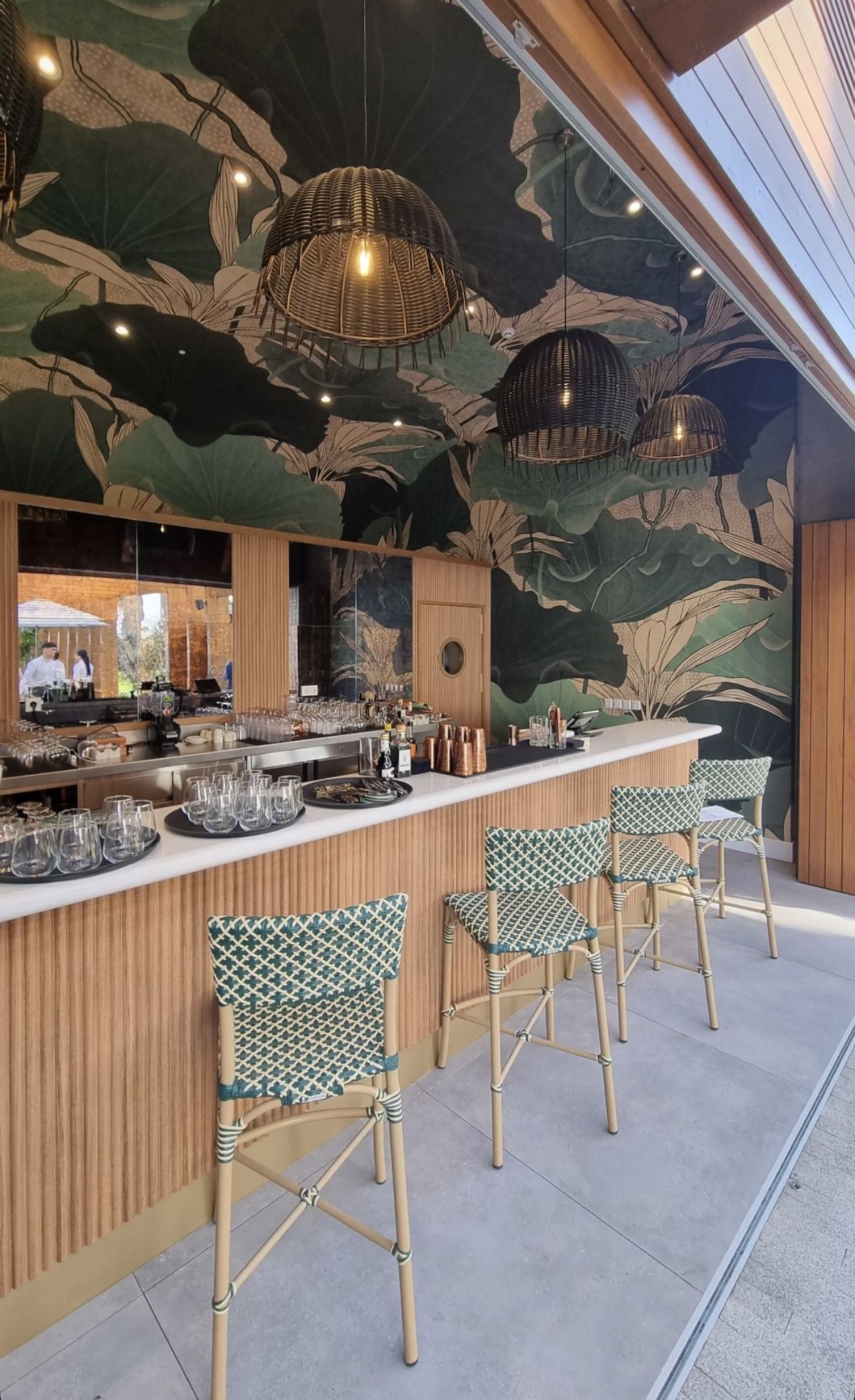 Gran Hotel Taoro — sillas altas en la barra
