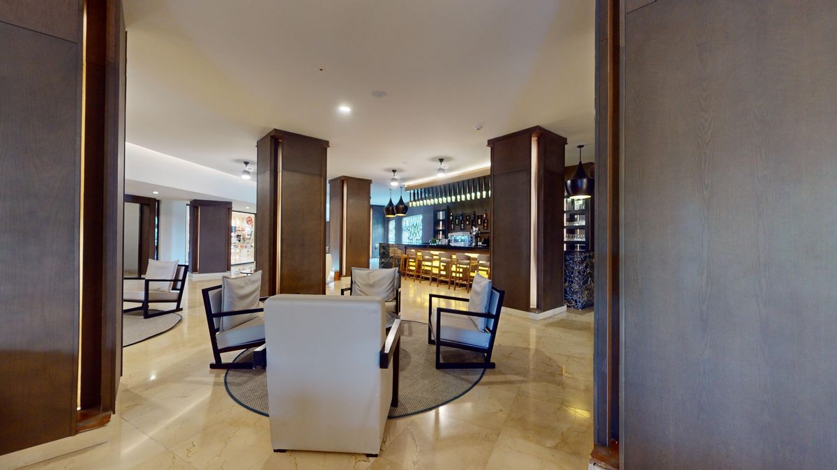 Hideaway at Royalton Blue Waters — bar del lobby