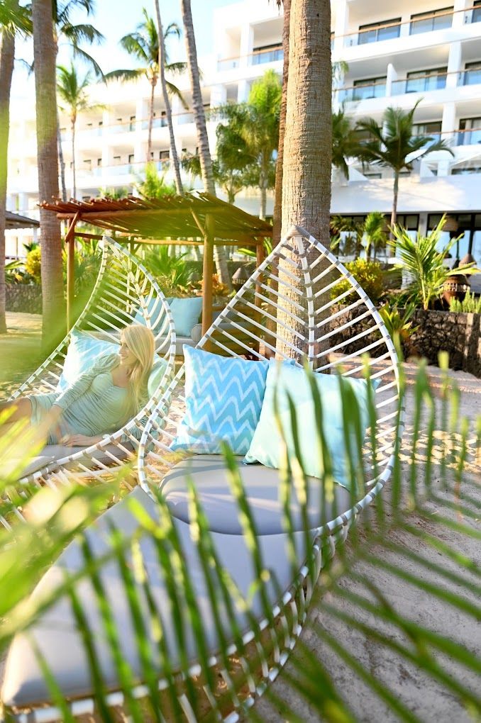 Hotel Fariones — solárium junto al mar