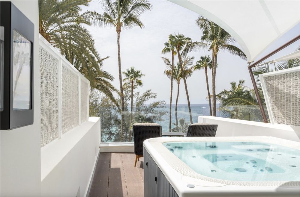 Hotel Fariones — separadores Viro, vista al mar