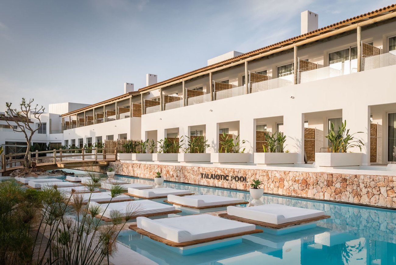 Suites del Lago — Tàlaiotic Pool