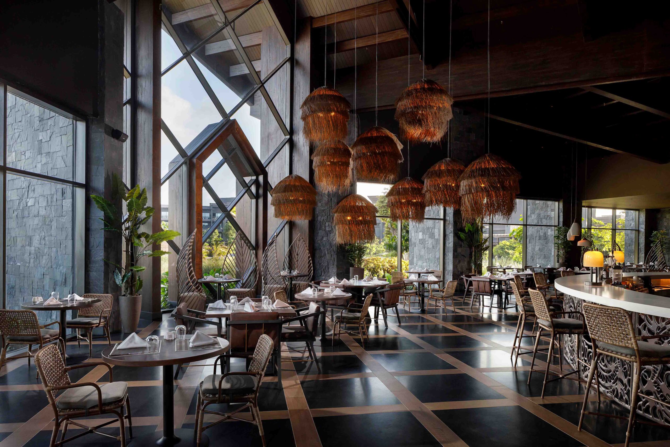 Lopesan Caoba Lagoon — bar y zona de comedor