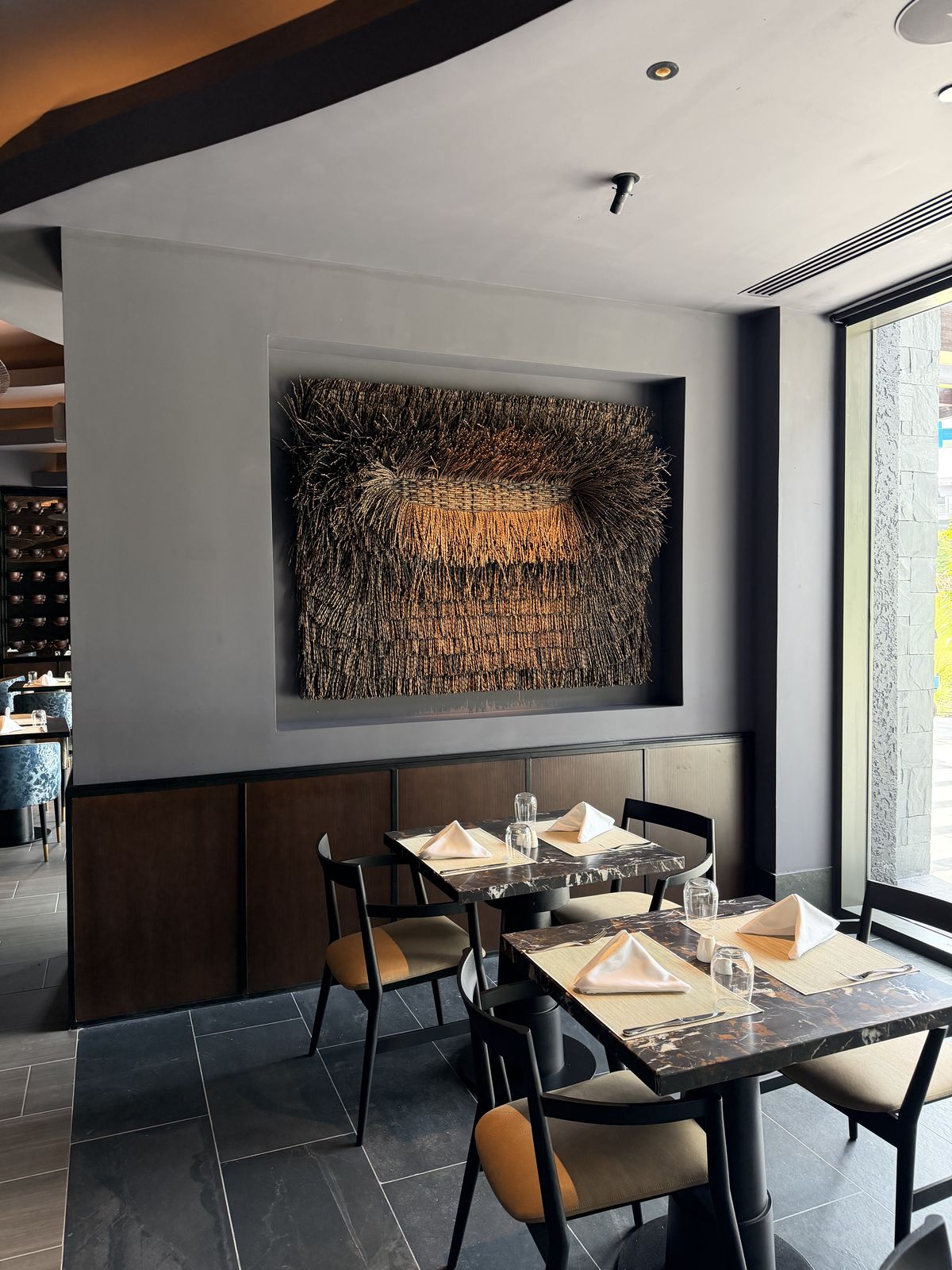 Lopesan Caoba Lagoon — decoración Viro en restaurante