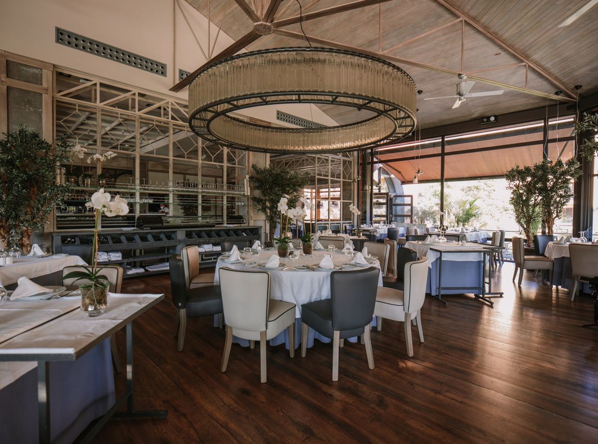 Lopesan Costa Meloneras — sala junto a la barra
