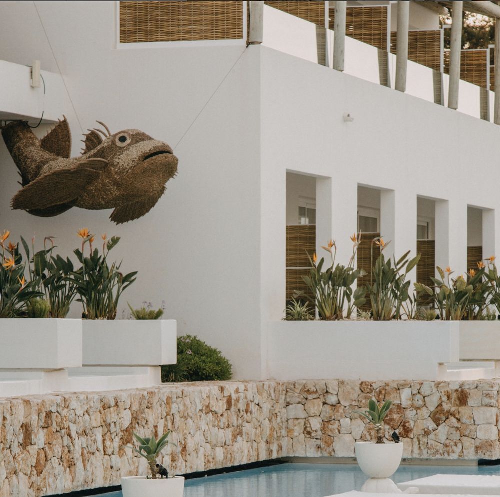 Suites del Lago — escultura de fibra